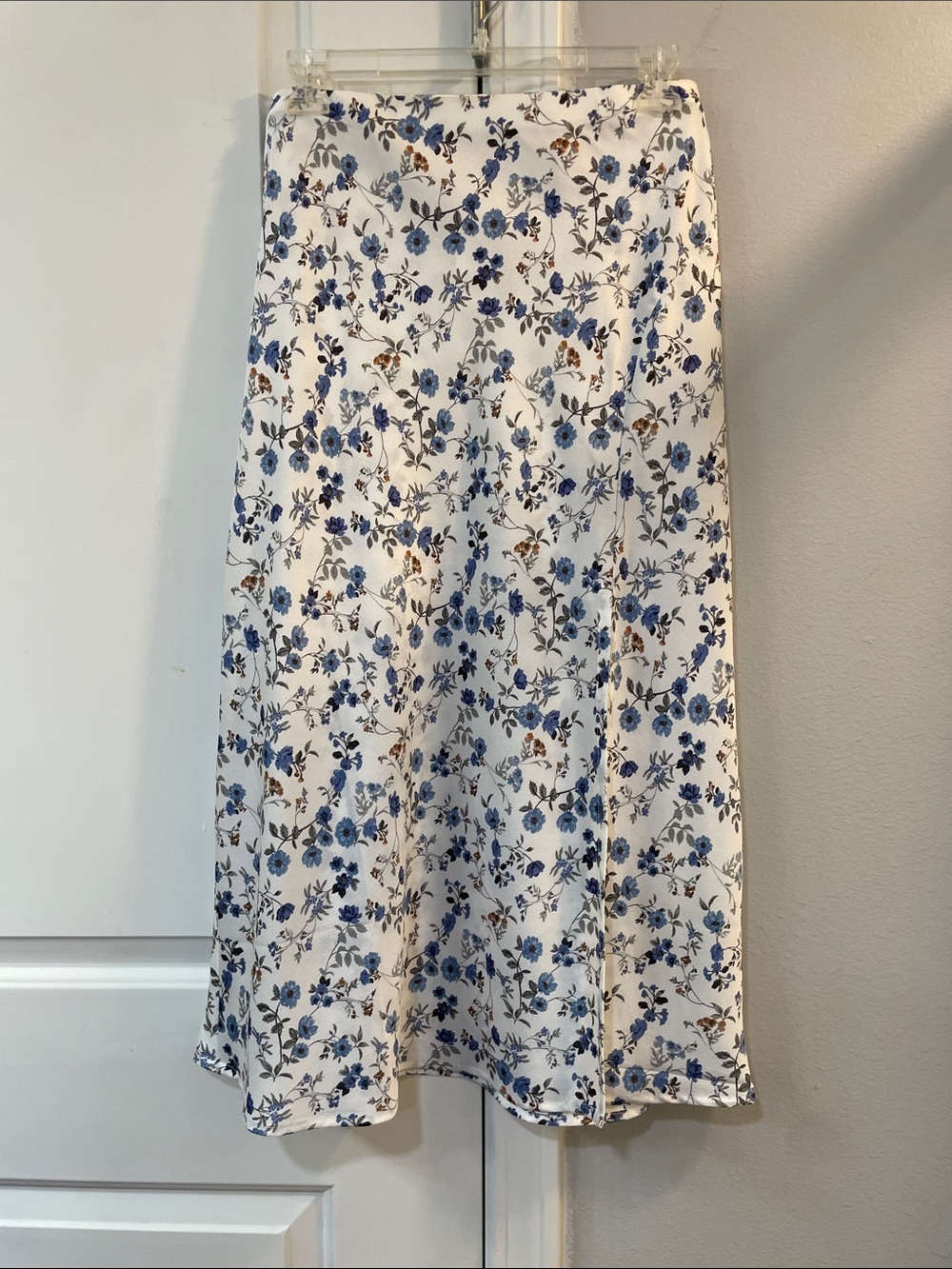 Francesca's Collections White Midi Skirt with Blue Floral Print